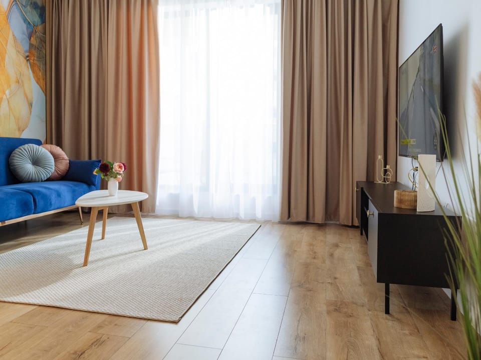 Communal lounge/ TV room, TV and multimedia, Living room, Seating area, Evening entertainment