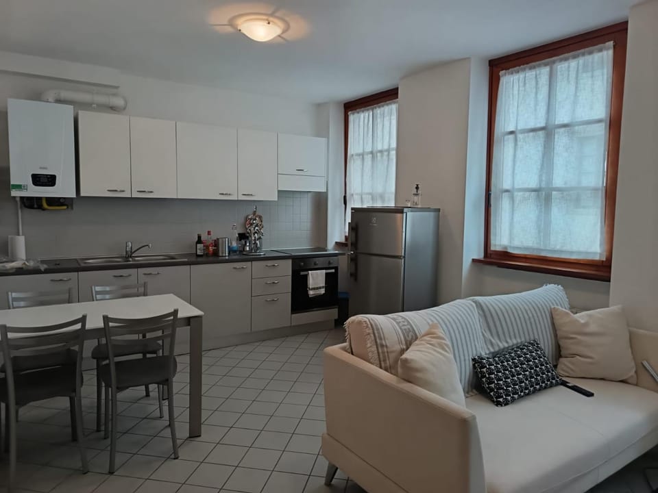 Kitchen or kitchenette, Living room, Dining area, oven