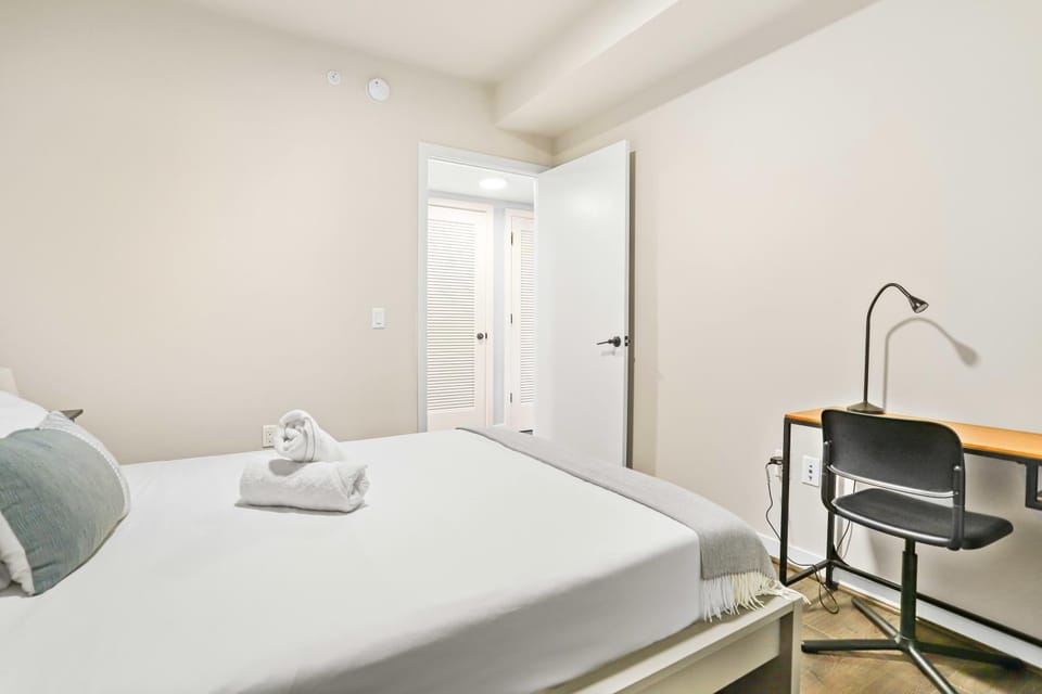 Bed, Seating area, Bedroom, towels