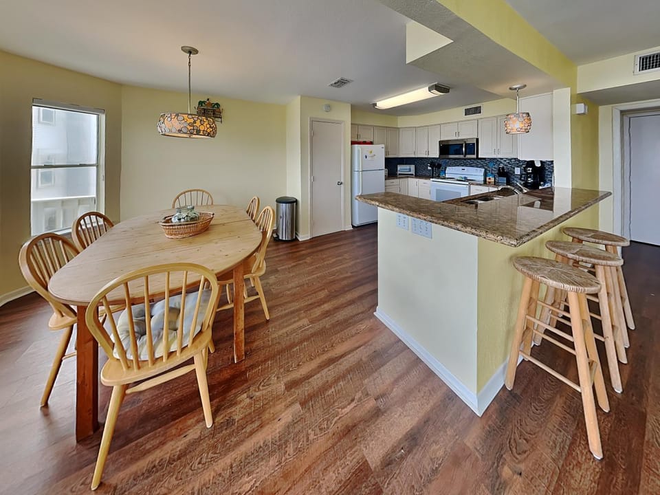 Whispering Sands Beachfront House in Galveston Island