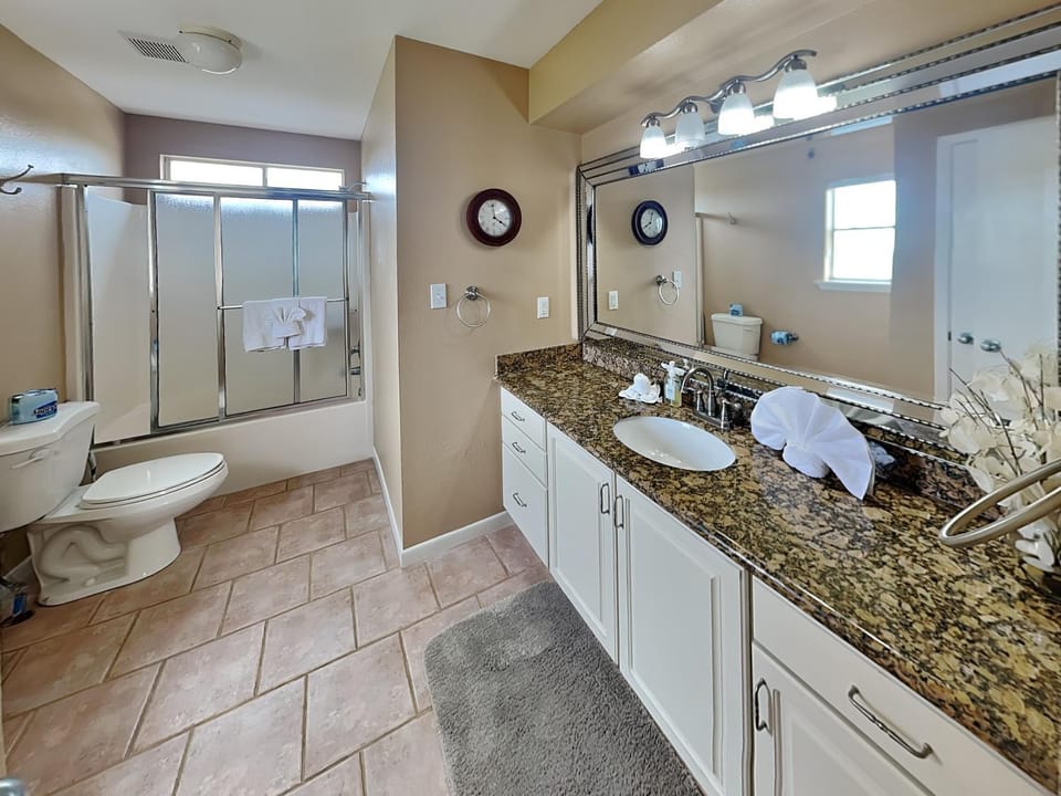 Whispering Sands Beachfront House in Galveston Island