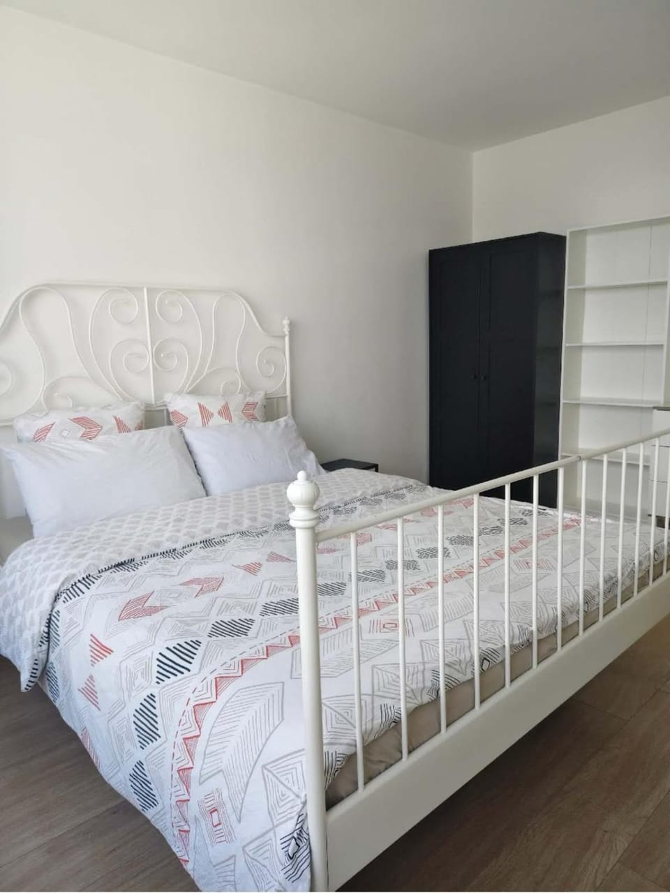 4 bedrooms, La Défense, 5 min walk to metro Apartment in Puteaux