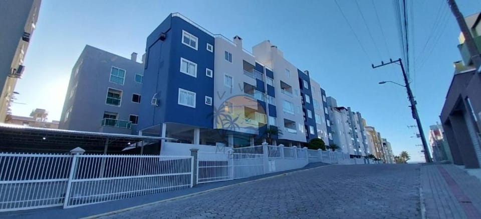Apartamento Zona Central da Praia com 03 Dormitórios Apartment in Bombinhas