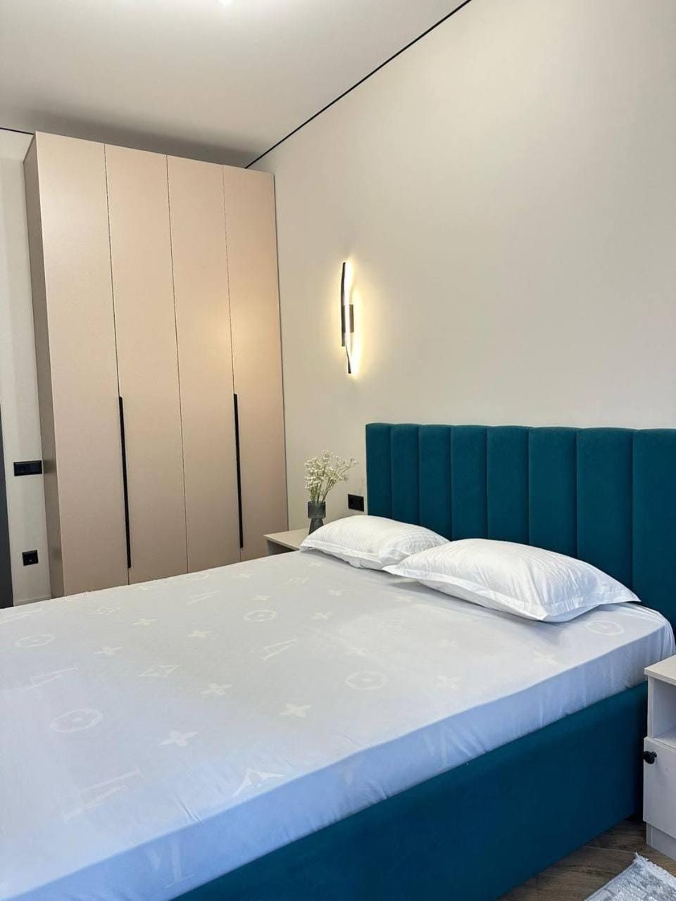 Однокомнатная квартира в центре города рядом с метро Apartment in Almaty