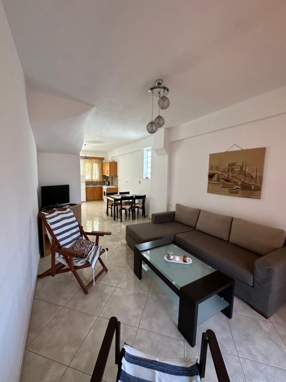 TV and multimedia, Living room, Seating area, Dining area