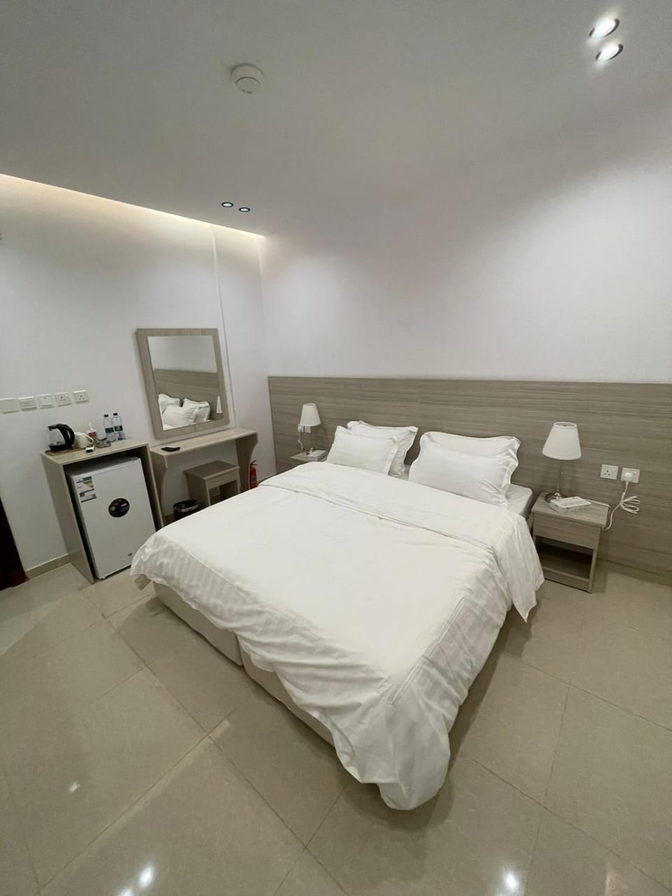 Bed, Kitchen or kitchenette, Photo of the whole room, Bedroom