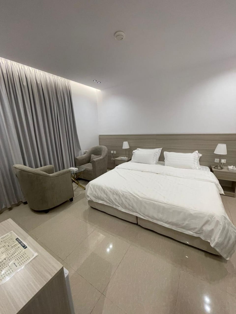 Bed, Photo of the whole room, Seating area, Bedroom