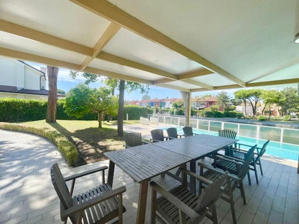 Garden, Balcony/Terrace, Pool view, Swimming pool, furniture