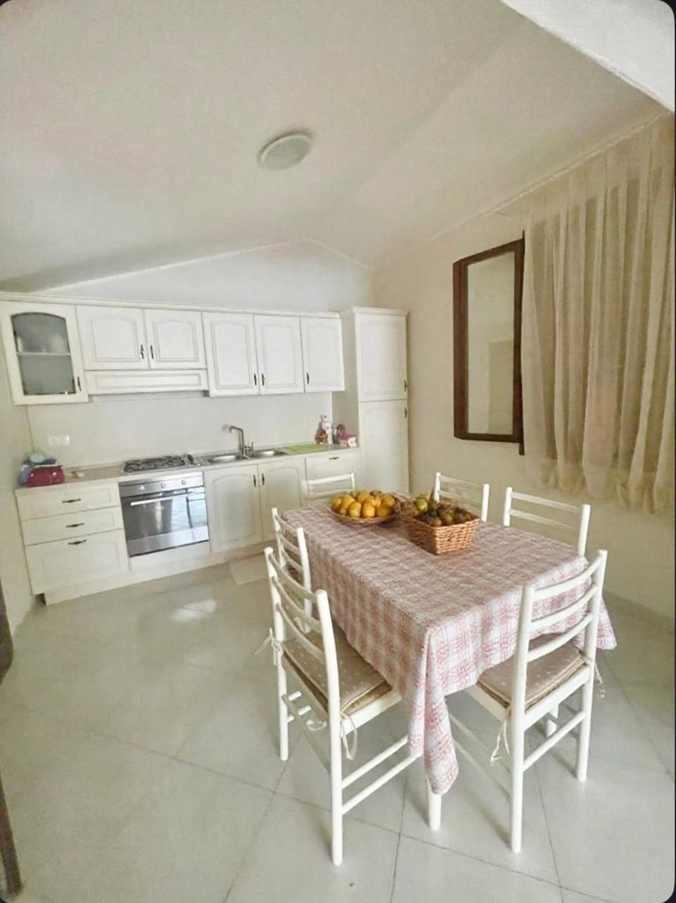 Dining area, kitchen
