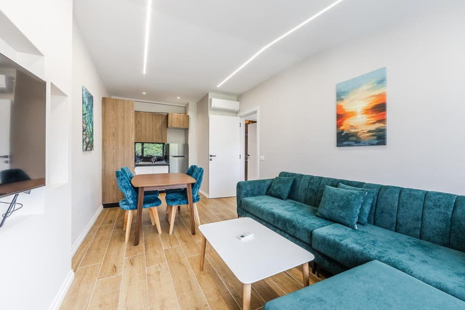 TV and multimedia, Kitchen or kitchenette, Living room, Seating area, Dining area, air conditioner