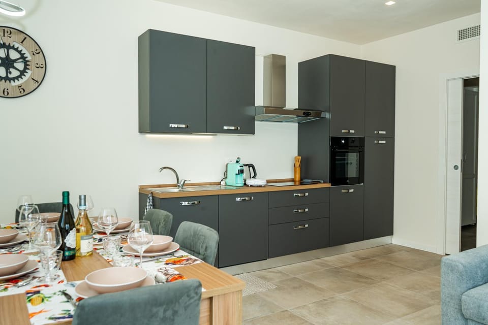 Kitchen or kitchenette, Dining area, dishwasher, oven, stove