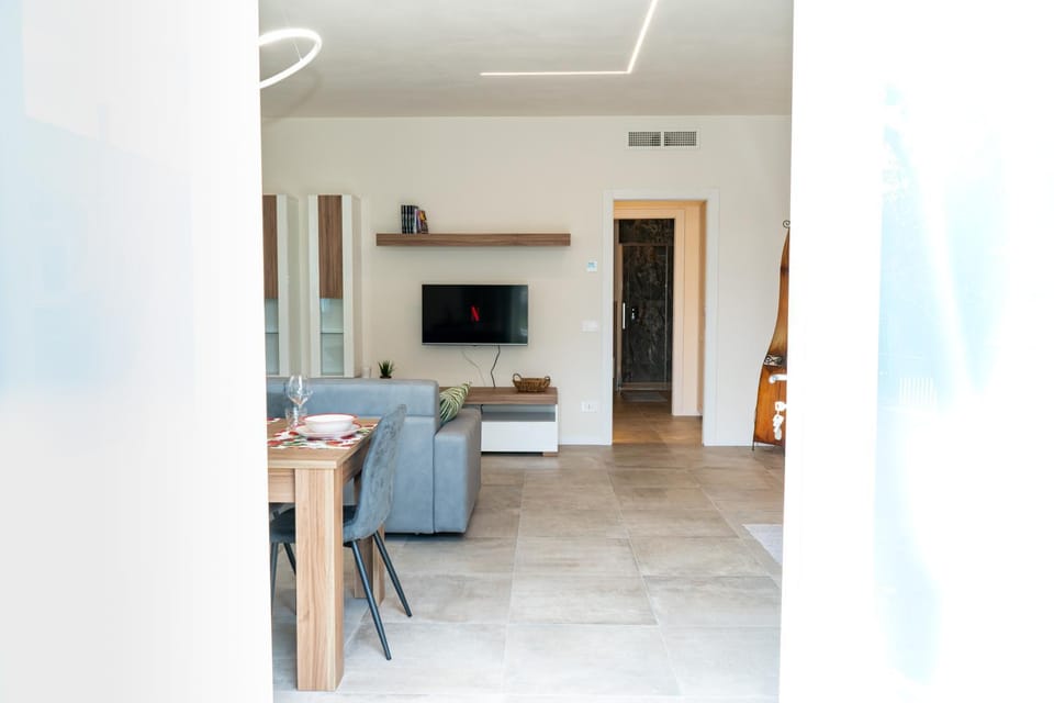Communal lounge/ TV room, TV and multimedia, Living room, Dining area, Evening entertainment