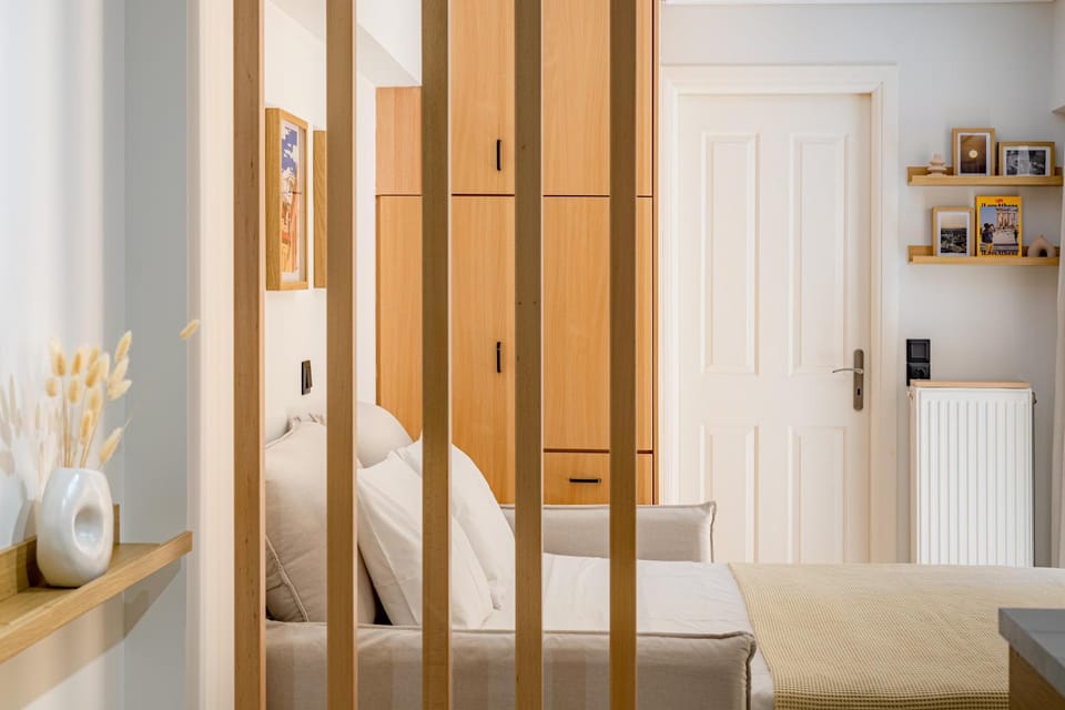 Bed, Living room, Photo of the whole room, Seating area, Bedroom, wardrobe
