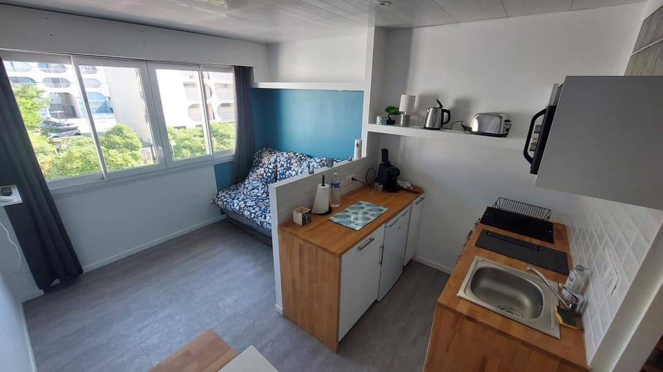 Kitchen or kitchenette, stove