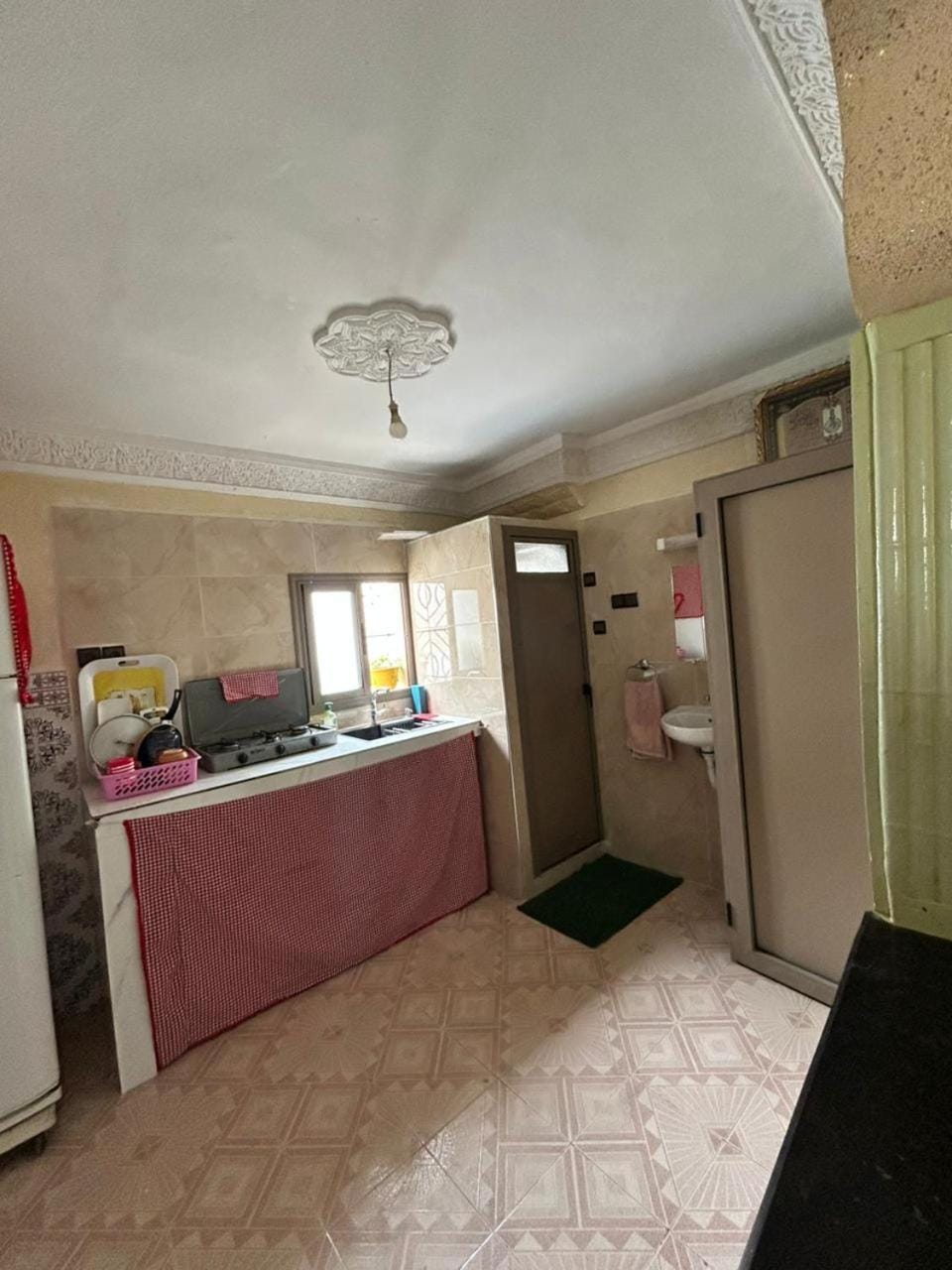 Kitchen or kitchenette, Photo of the whole room, oven