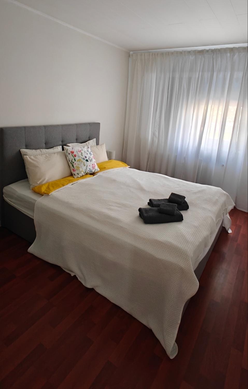 Bed, Photo of the whole room, Bedroom, towels
