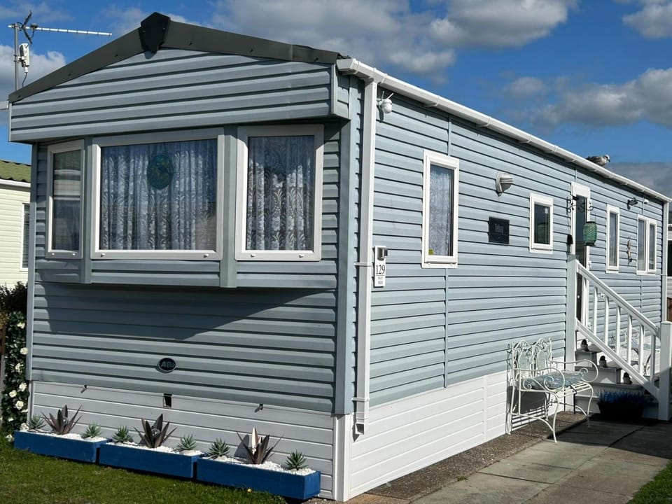 Blue skies golden gate holiday centre,towyn ,abergele House in Towyn