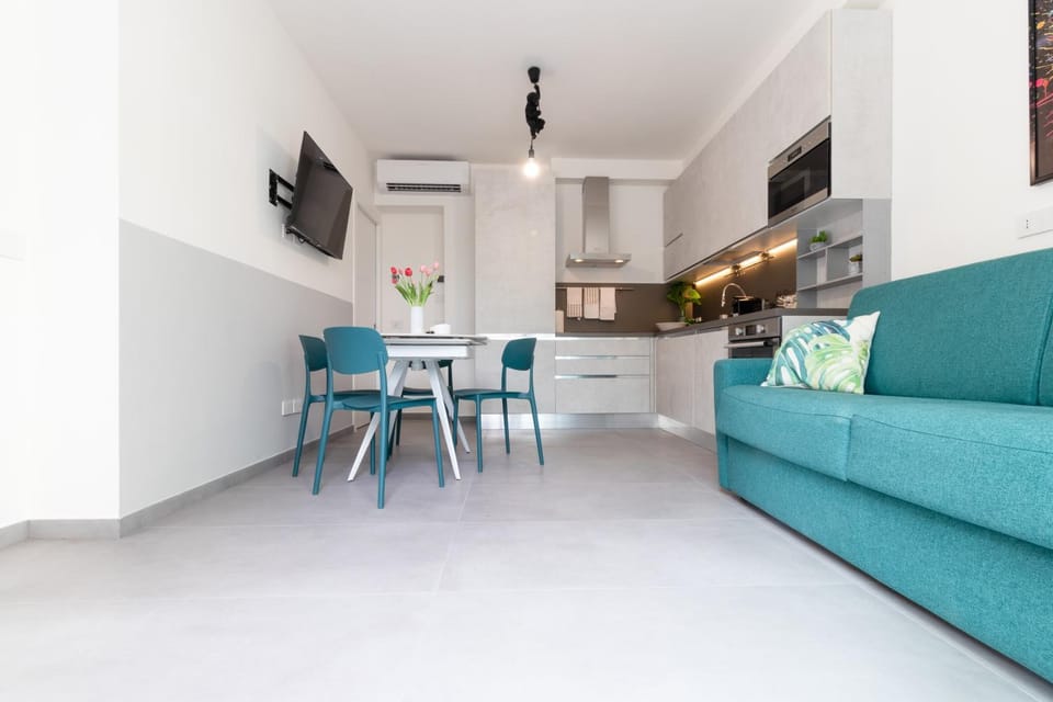 Day, Kitchen or kitchenette, Living room, oven, kitchen, air conditioner