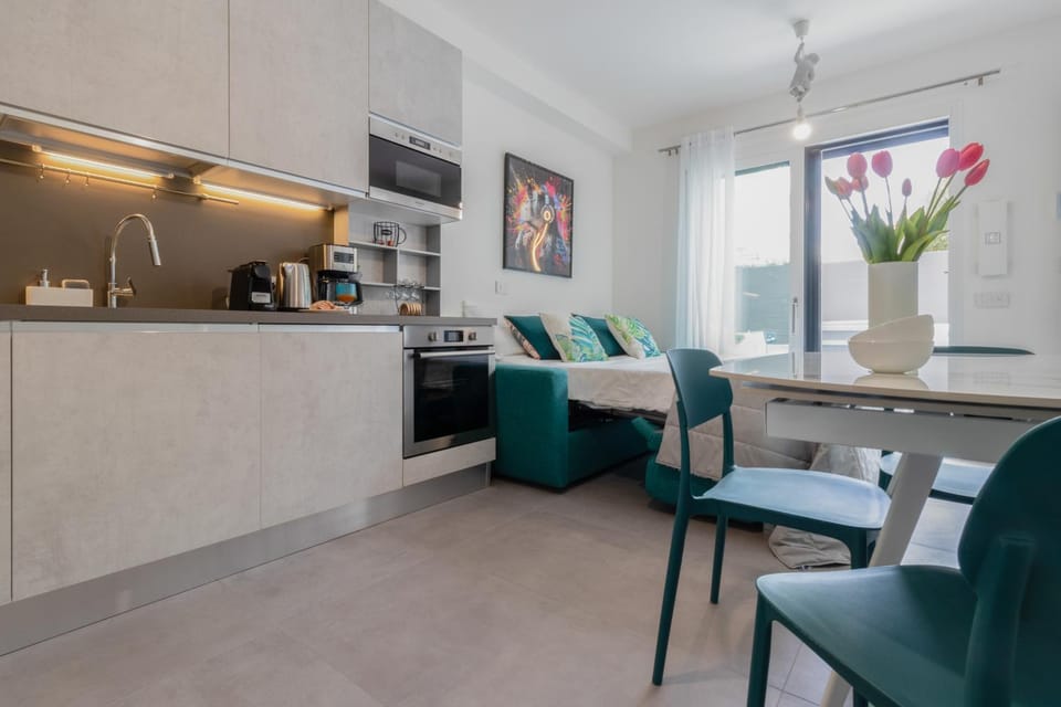 Bed, Kitchen or kitchenette, Living room, dishwasher, microwave, oven, kitchen