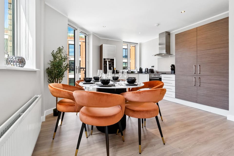 Property building, Kitchen or kitchenette, Living room