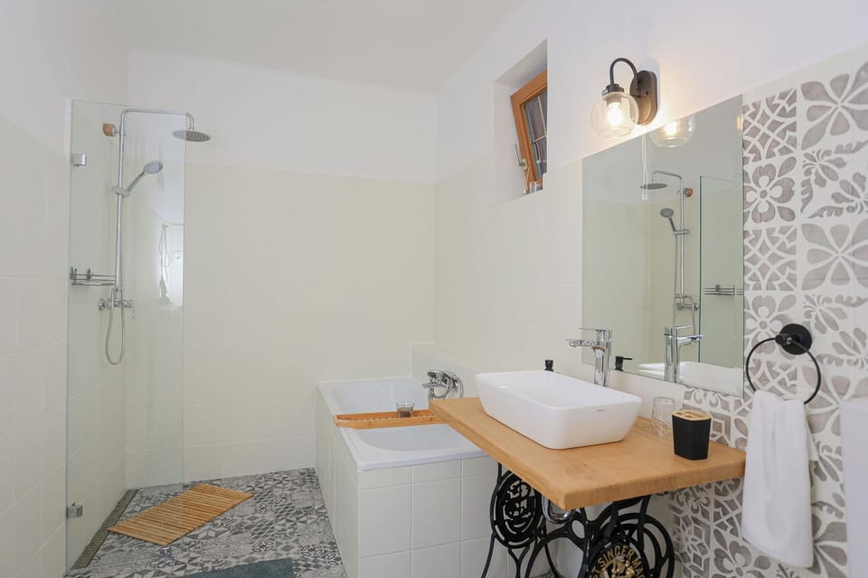 Shower, Bathroom, Bath, towels
