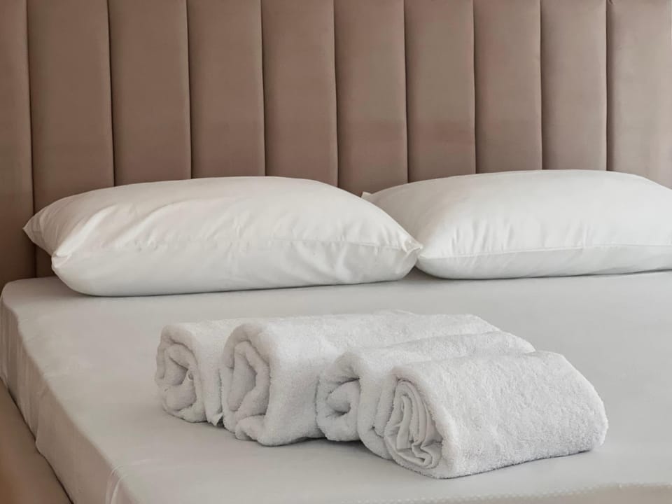 Bed, Bedroom, towels, trouser press
