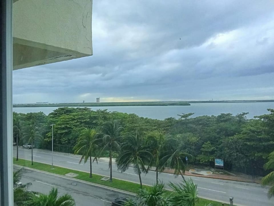 Vista a la Laguna y Acceso Playa Apartment in Cancun