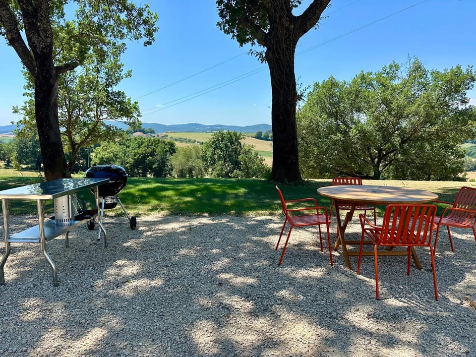 Patio, Spring, Natural landscape, BBQ facilities, Dining area