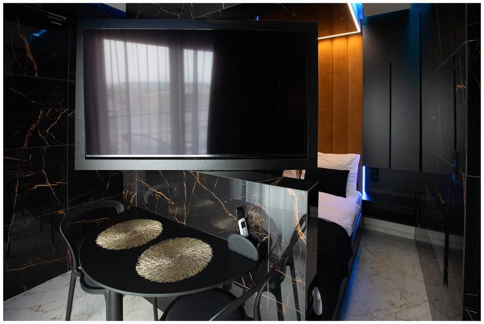 TV and multimedia, Seating area, Dining area