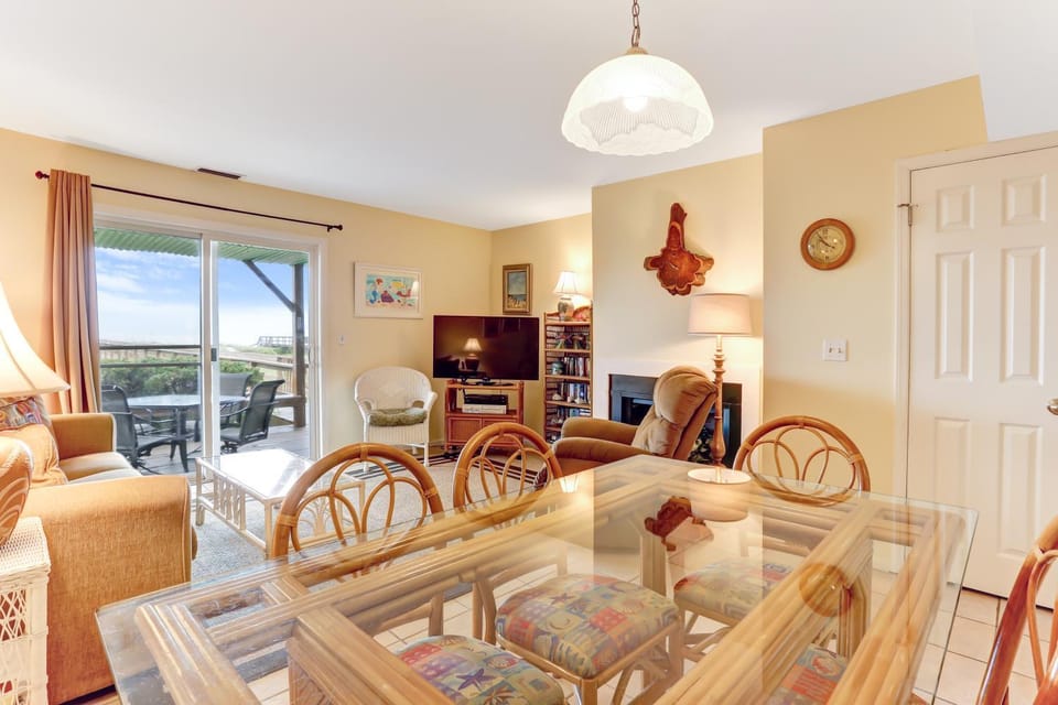 Dog Friendly-Enjoy the Sun and Endless Ocean Views from the Upper Deck 2158A S Fletcher Ave House in Fernandina Beach