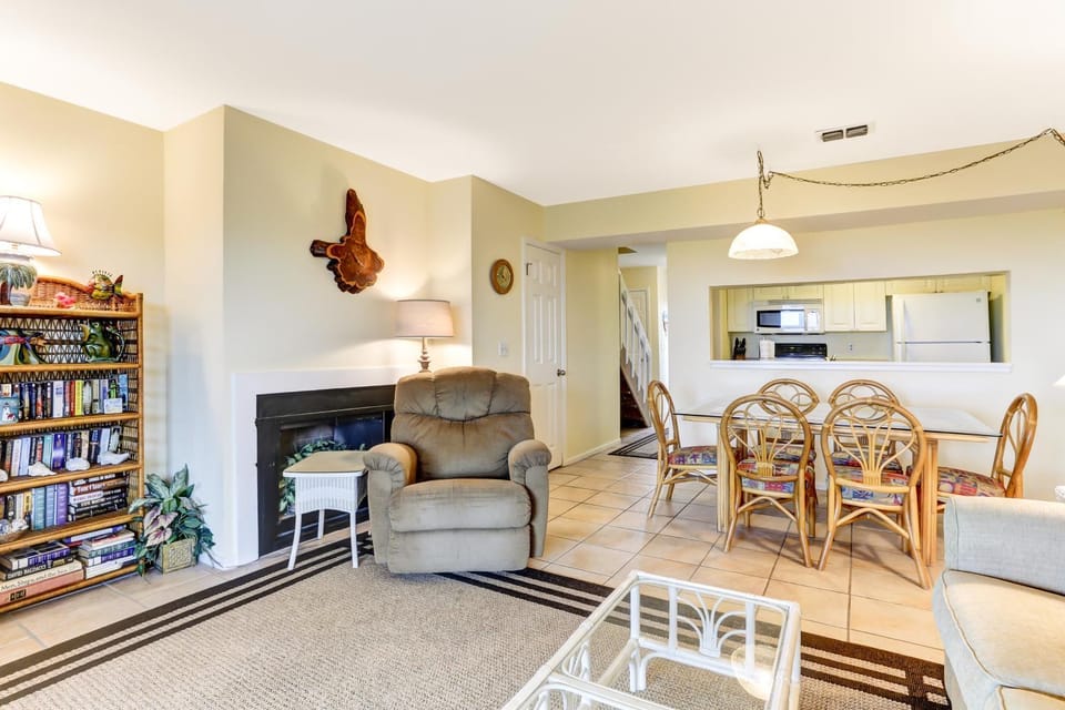 Dog Friendly-Enjoy the Sun and Endless Ocean Views from the Upper Deck 2158A S Fletcher Ave House in Fernandina Beach