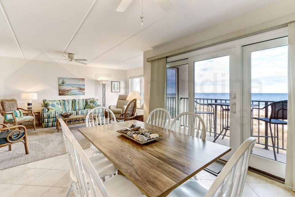 2 Bedroom/2 Bath, 3rd floor Oceanfront condo sleeps 6. Oceanfront deck and pool. House in Fernandina Beach