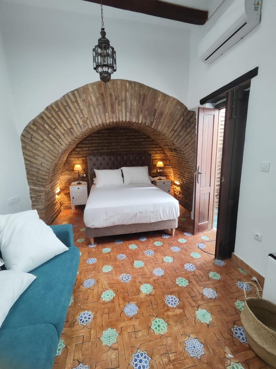 Bed, Photo of the whole room, Bedroom
