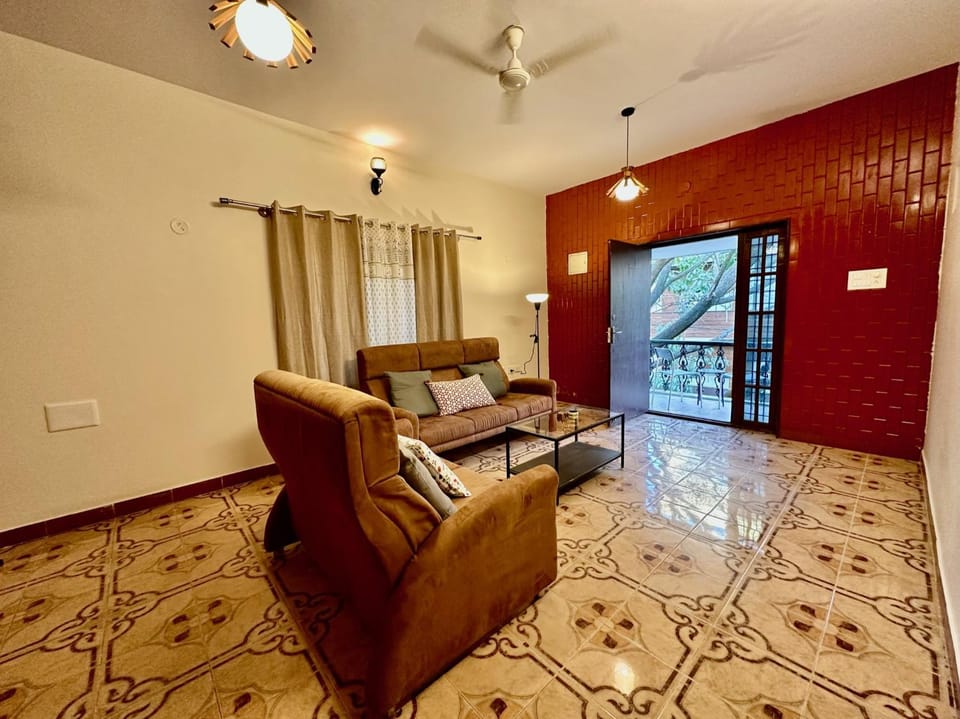 Communal lounge/ TV room, Facade/entrance, Living room, Seating area