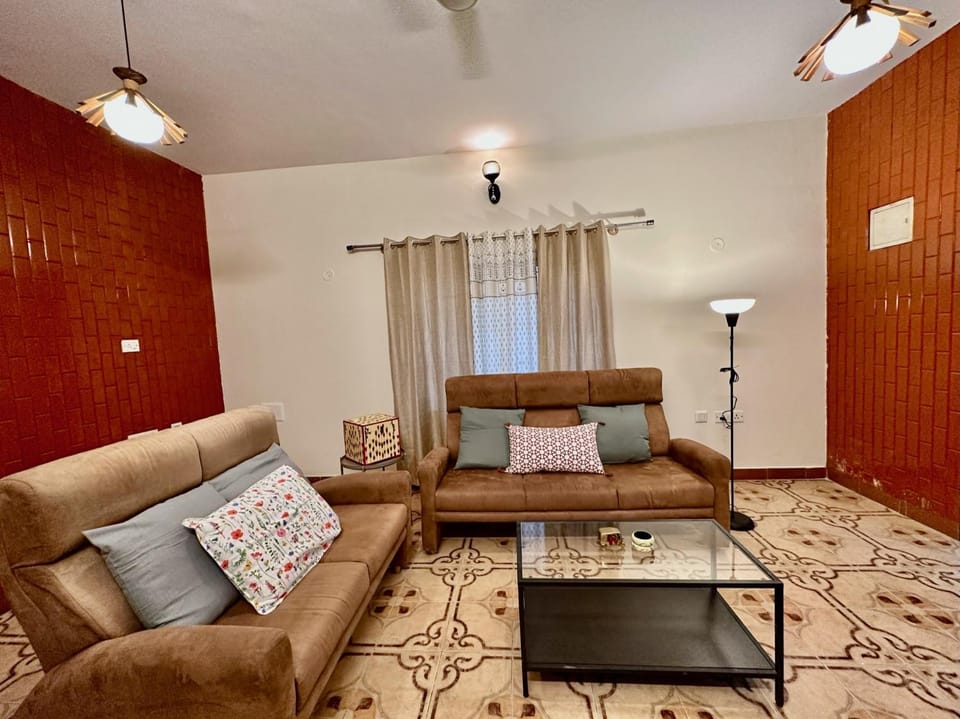 Communal lounge/ TV room, Living room, Seating area