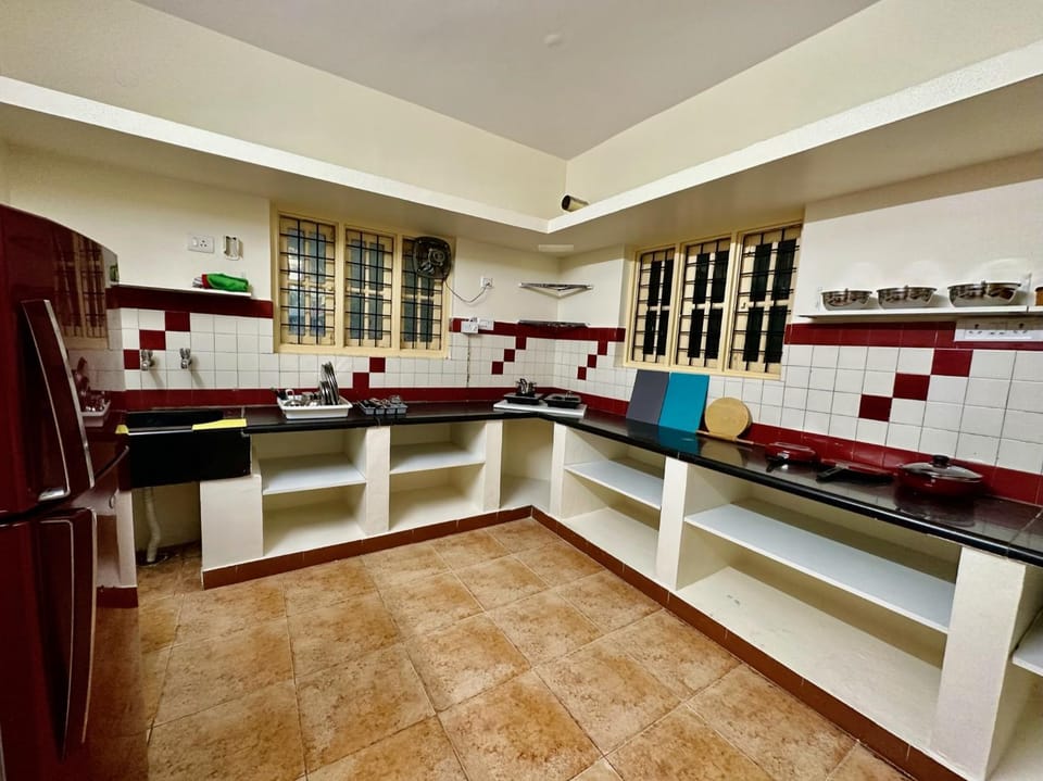 Kitchen or kitchenette, Kitchen or kitchenette, minibar, stove
