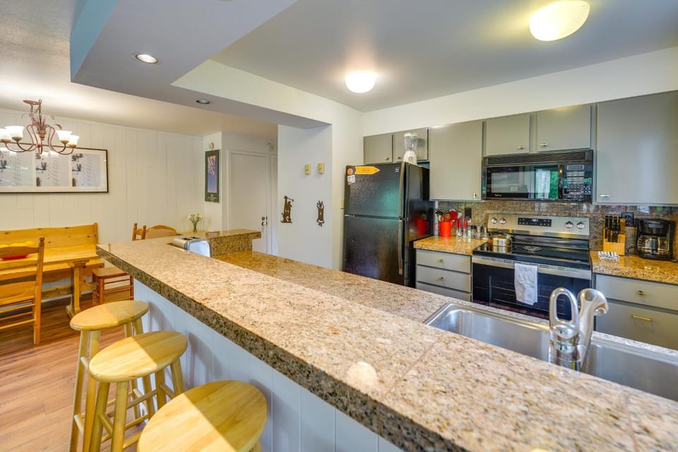 Walk to Sun Valley Village: Condo w/ Deck! House in Ketchum