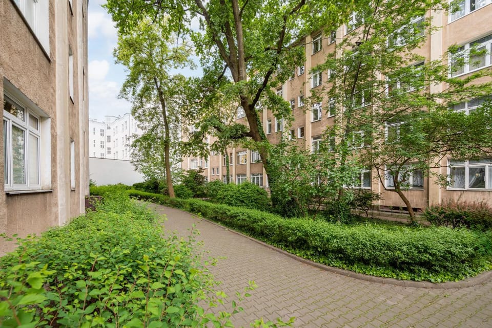 Property building, Spring, Day, Neighbourhood, Natural landscape, Garden, Garden, Garden view