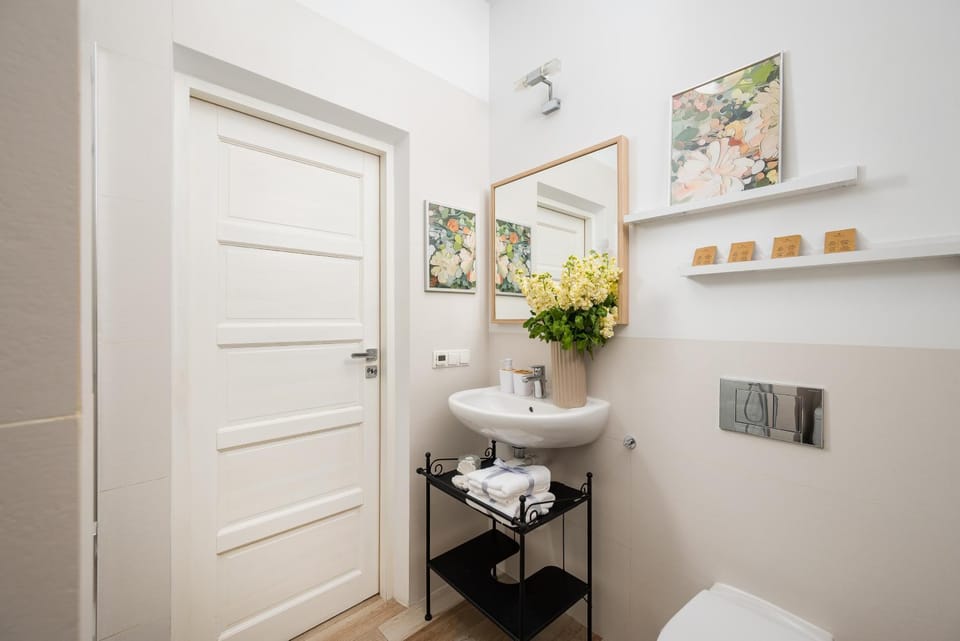Bathroom, towels
