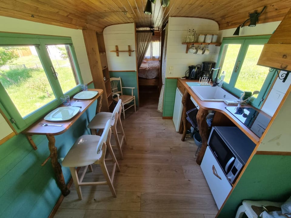 View (from property/room), Kitchen or kitchenette, Dining area