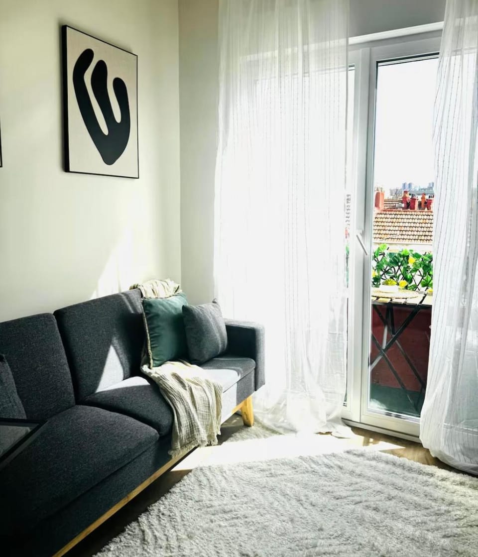 Retiro Residence Blue Apartment in Madrid
