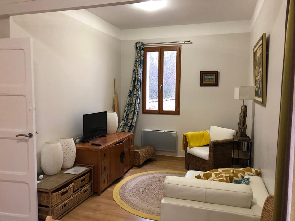 Living room, Garden view