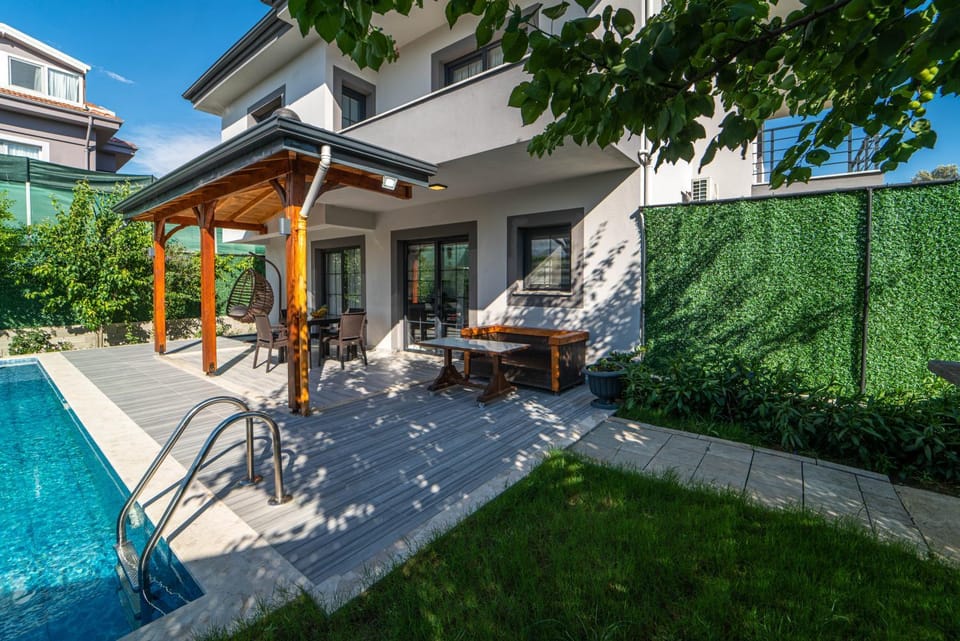 Property building, Patio, Day