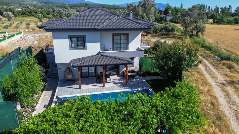 Property building, Day, Natural landscape