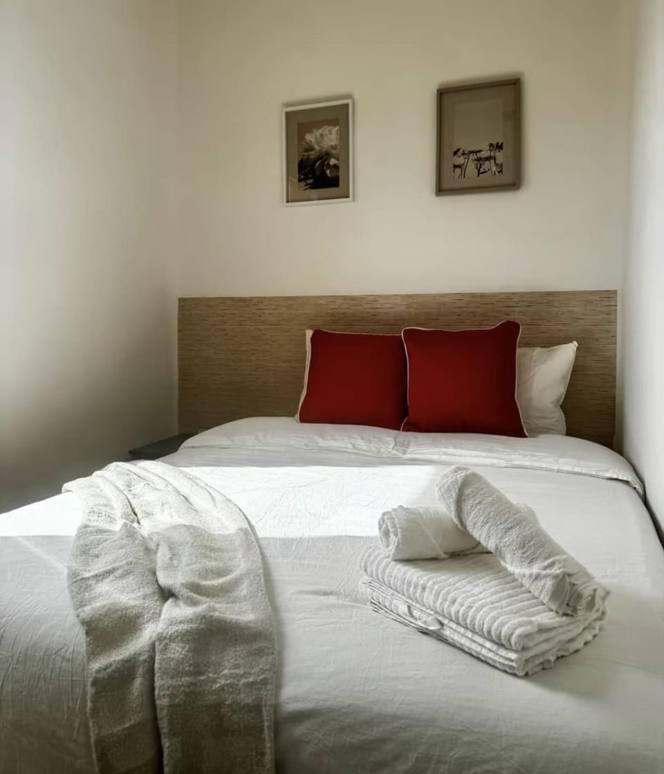 Retiro Residence Grey Apartment in Madrid
