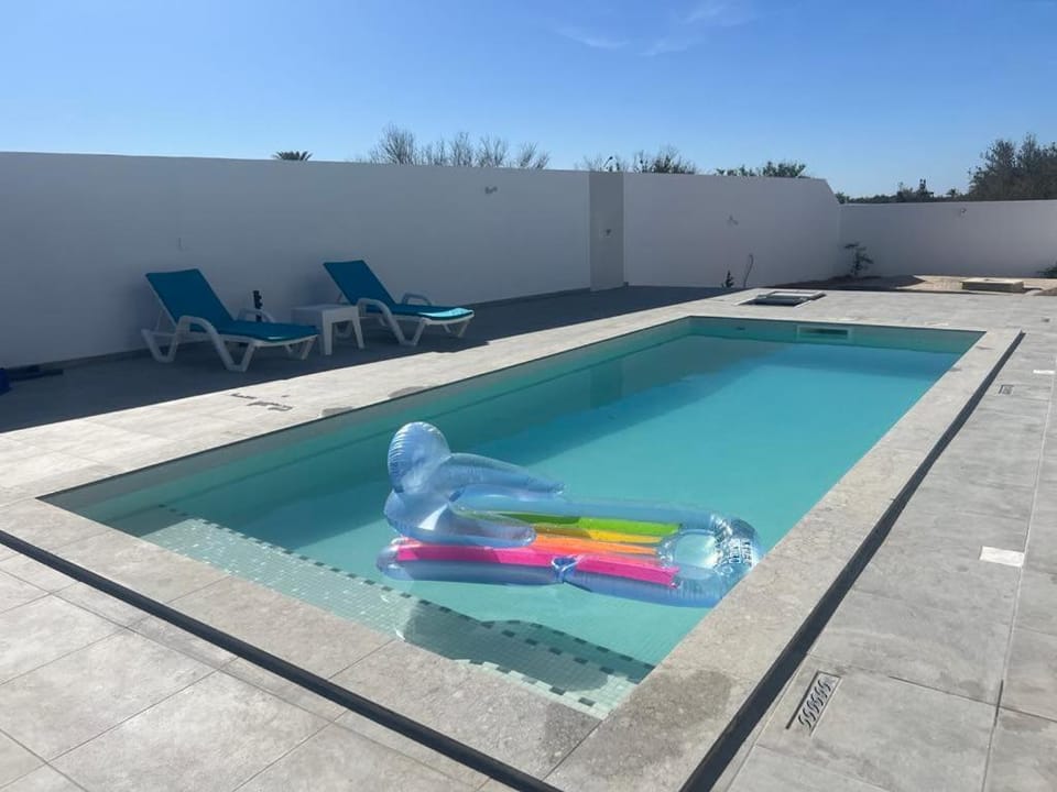 Swimming pool, Swimming pool, sunbed