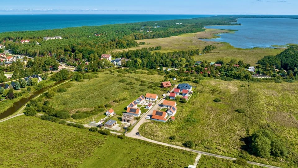 Property building, Nearby landmark, Spring, Day, Neighbourhood, Natural landscape, Bird's eye view, Garden, Beach, City view, Lake view, River view, Sea view