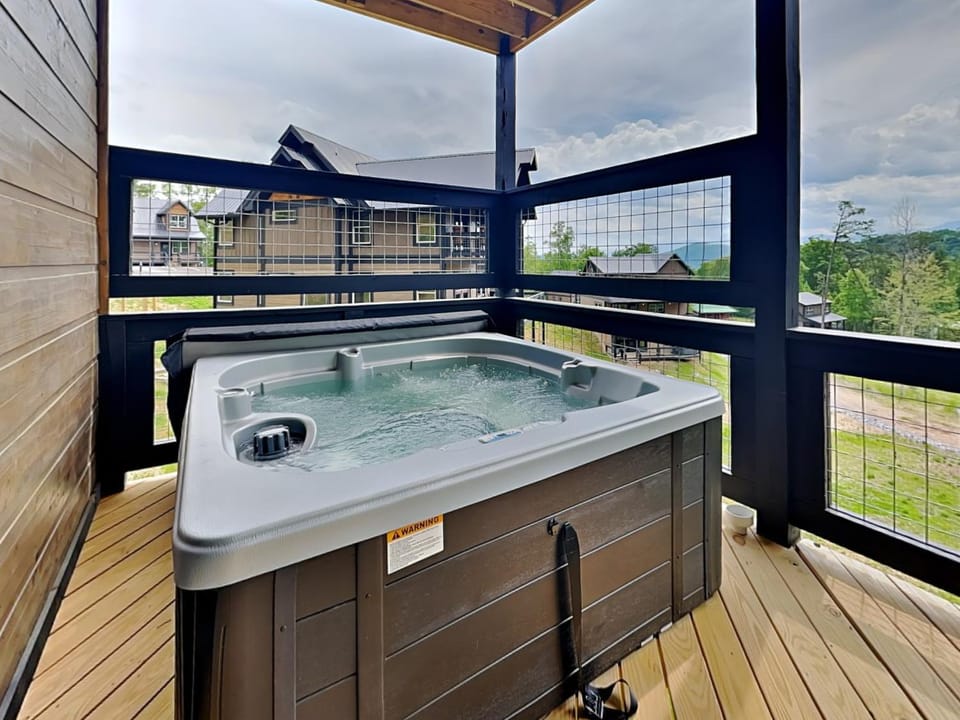 Hot Tub, Balcony/Terrace, Mountain view