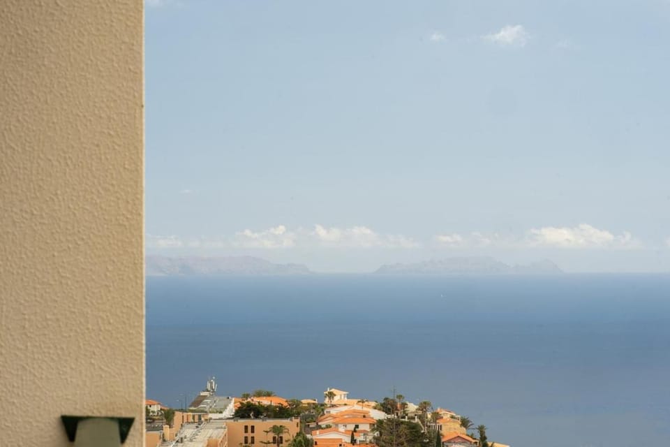 Garajau Sea View Apartment in Caniço