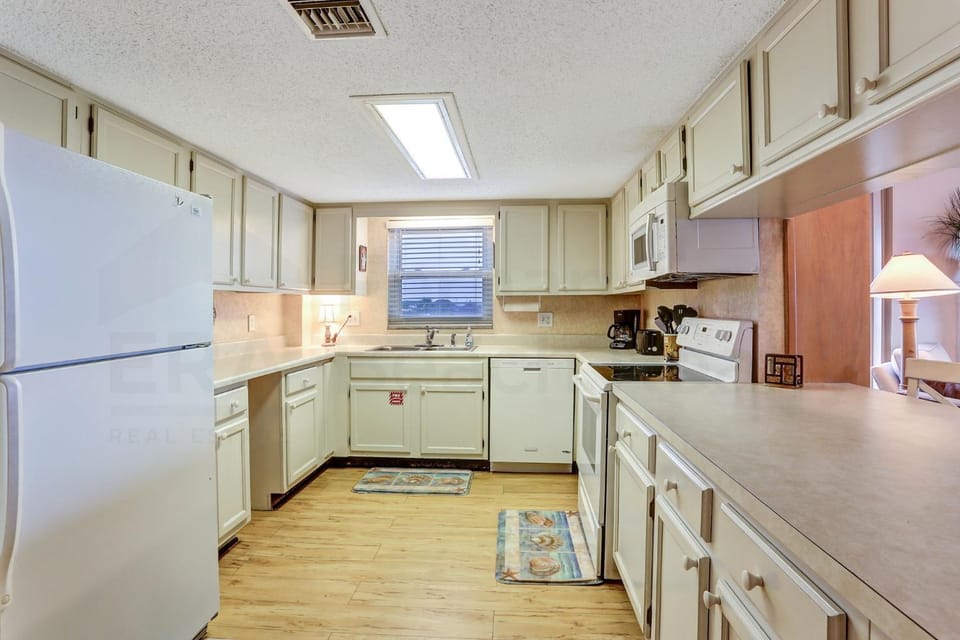 Stunning Ocean views from this 3 bedroom condo. Enjoy your piece of paradise. House in Fernandina Beach